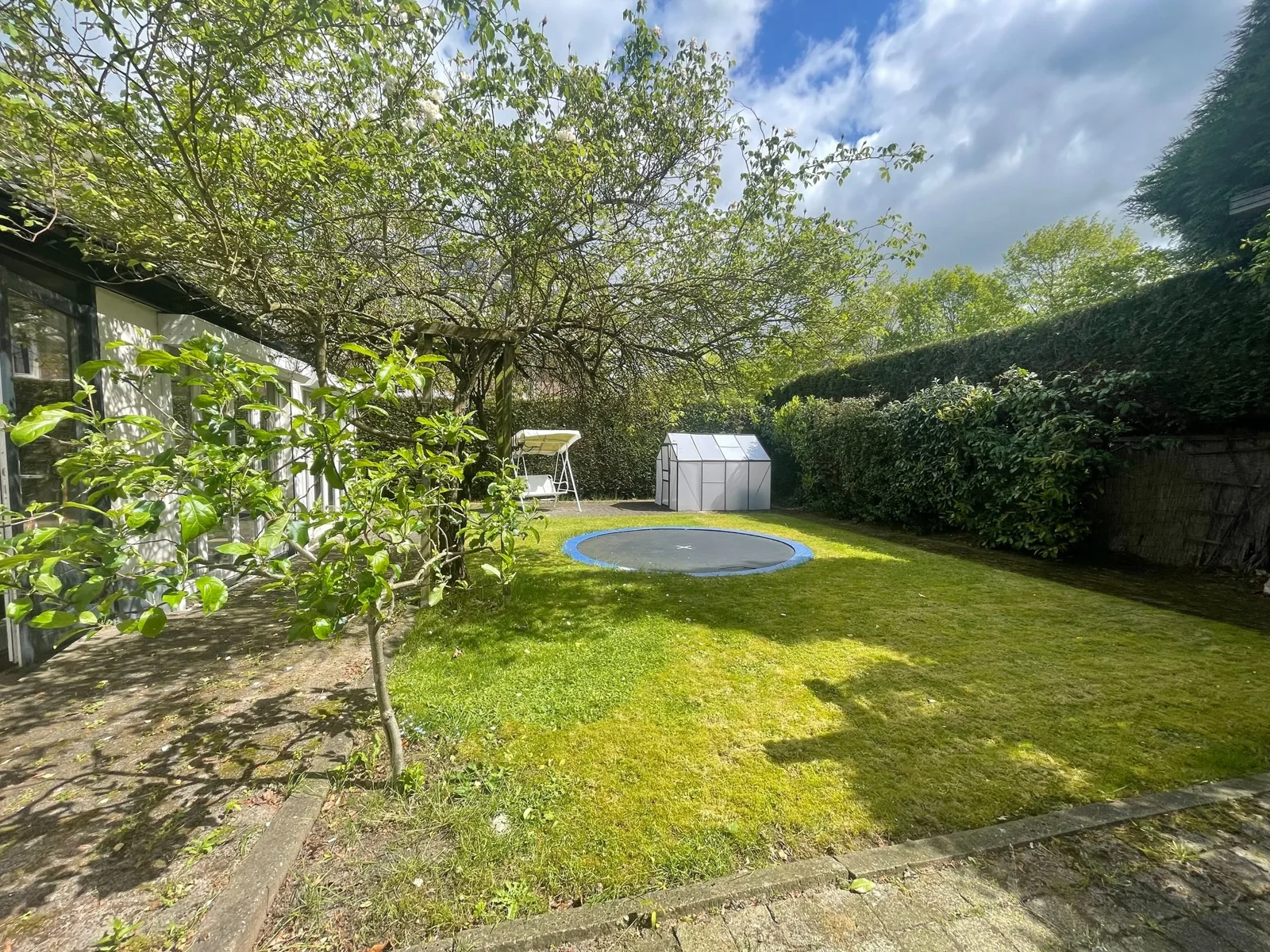 Groen gedeelte van de tuin bij De Verbinding